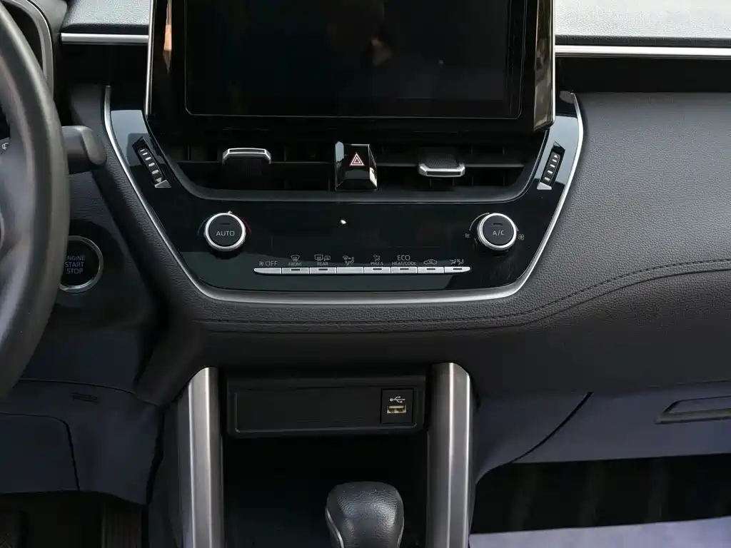 Toyota Corolla Cross 2022 — фото 10