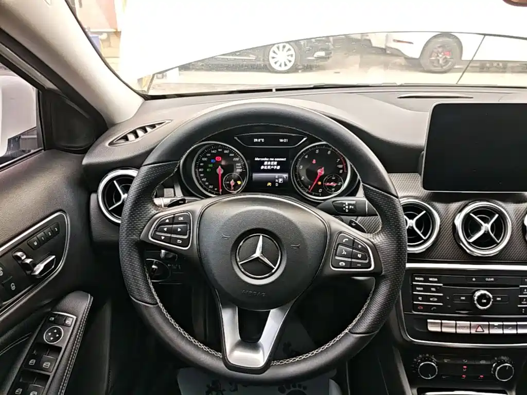 Mercedes-Benz GLA 2017 — фото 11