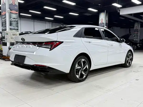 Hyundai Elantra 2023