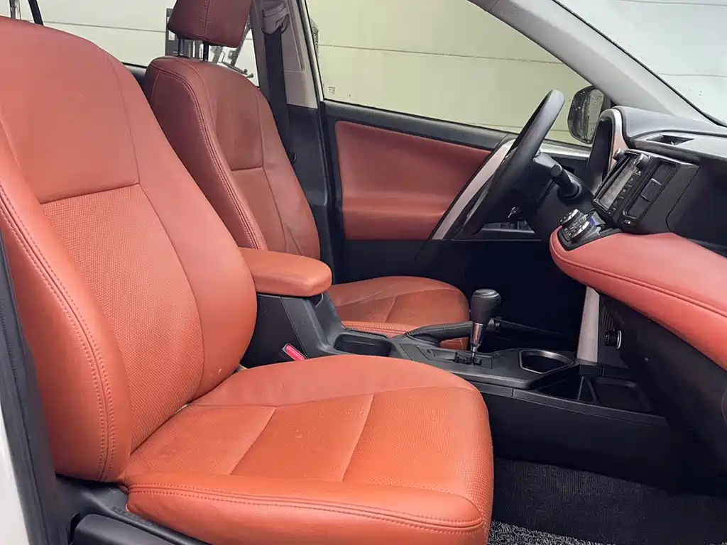 Toyota RAV4 2017 — фото 20