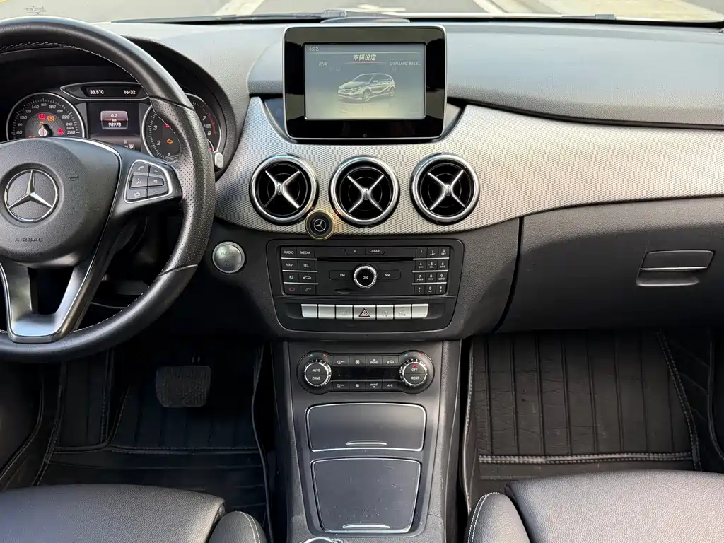 Mercedes-Benz B-Class 2016 — фото 13