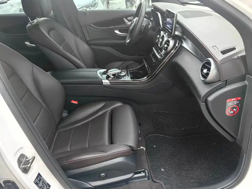 Mercedes-Benz GLC 2018 — фото 13