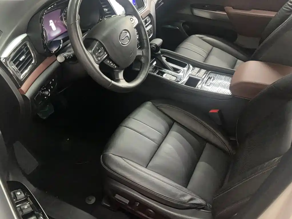 GAC Motor Trumpchi GS8 2017 — фото 13