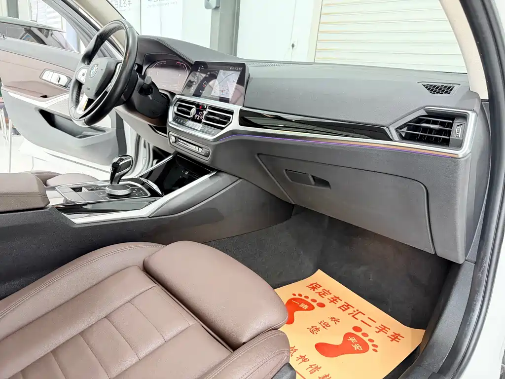 BMW 3 Series 2019 — фото 10