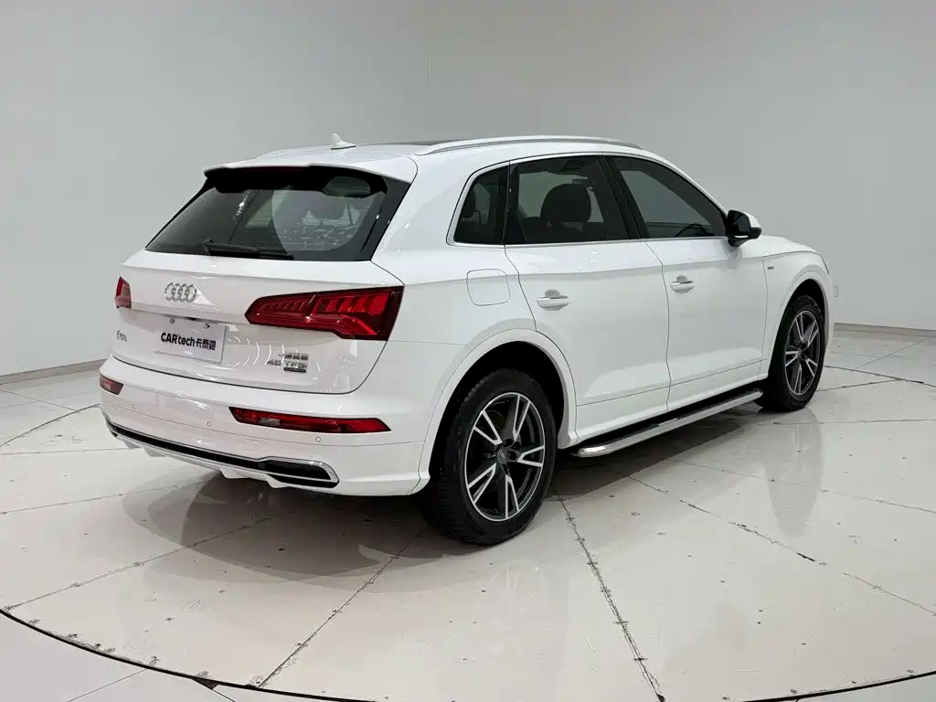 Audi Q5L 2019 — фото 26