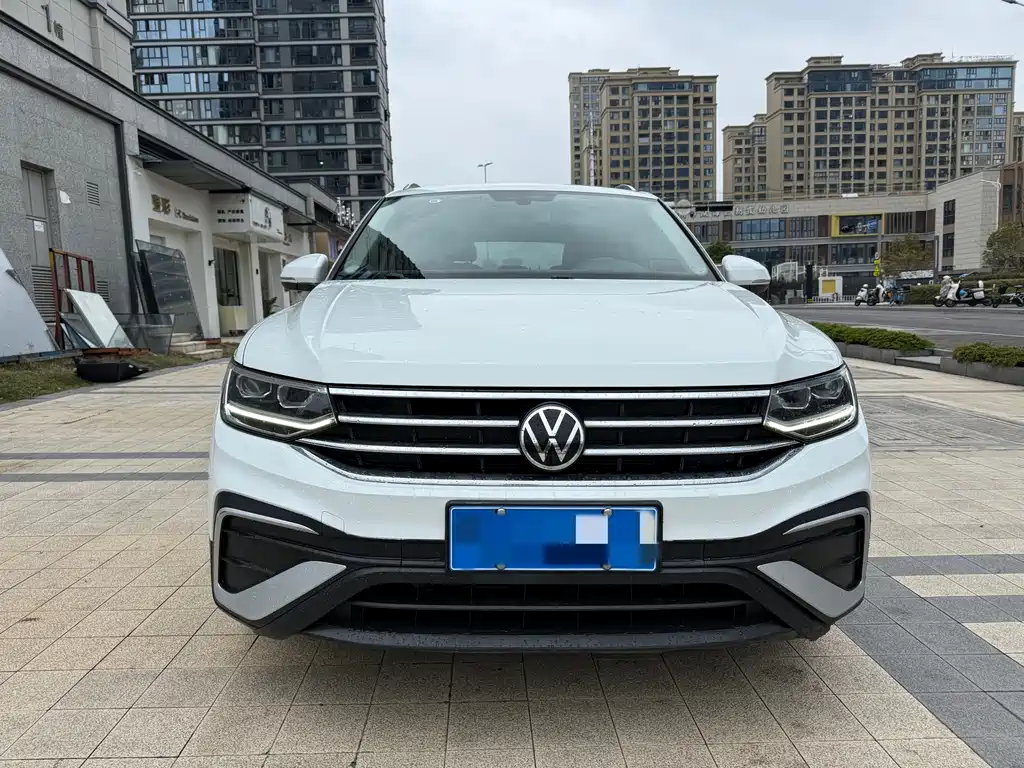 Volkswagen Tiguan L 2023 — фото 2
