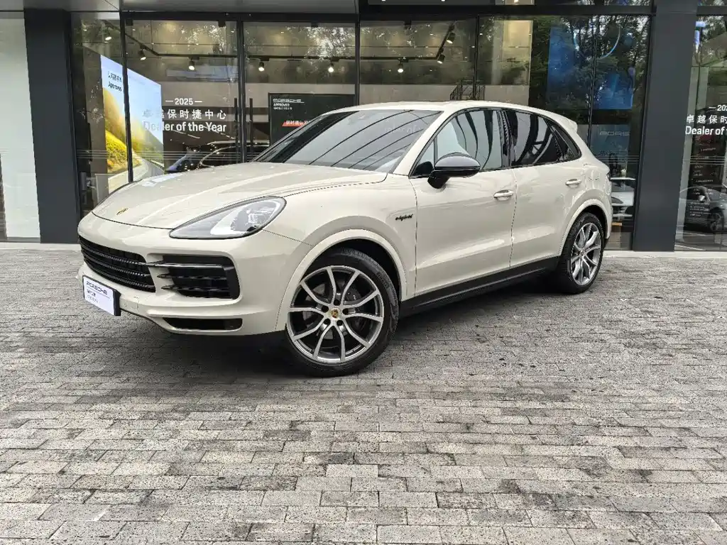 Porsche Cayenne Hybrid 2022