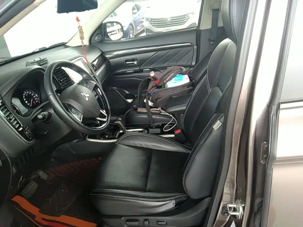 Mitsubishi Outlander 2020 — фото 22