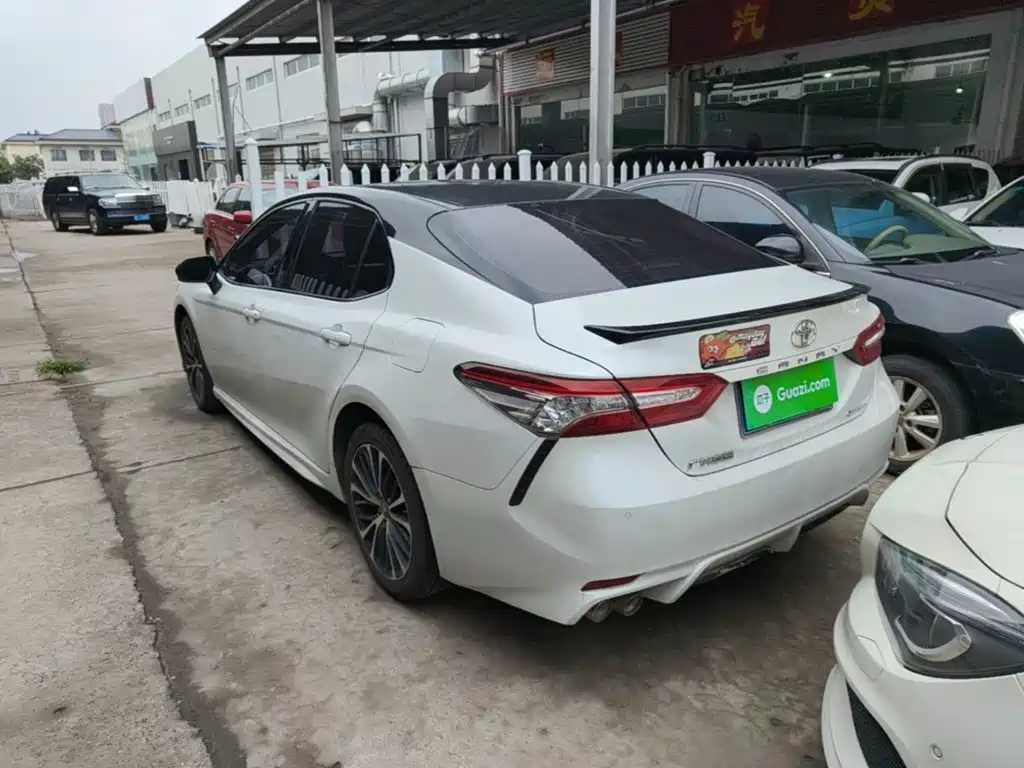 Toyota Camry 2019 — фото 5