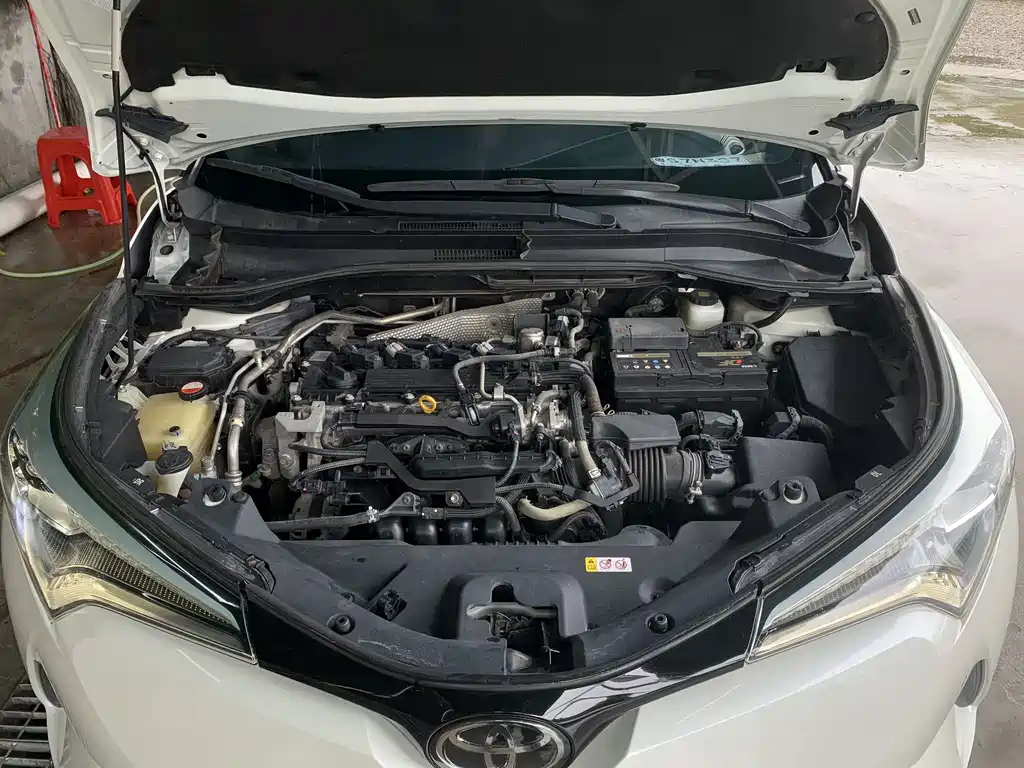 Toyota C-HR 2018 — фото 10