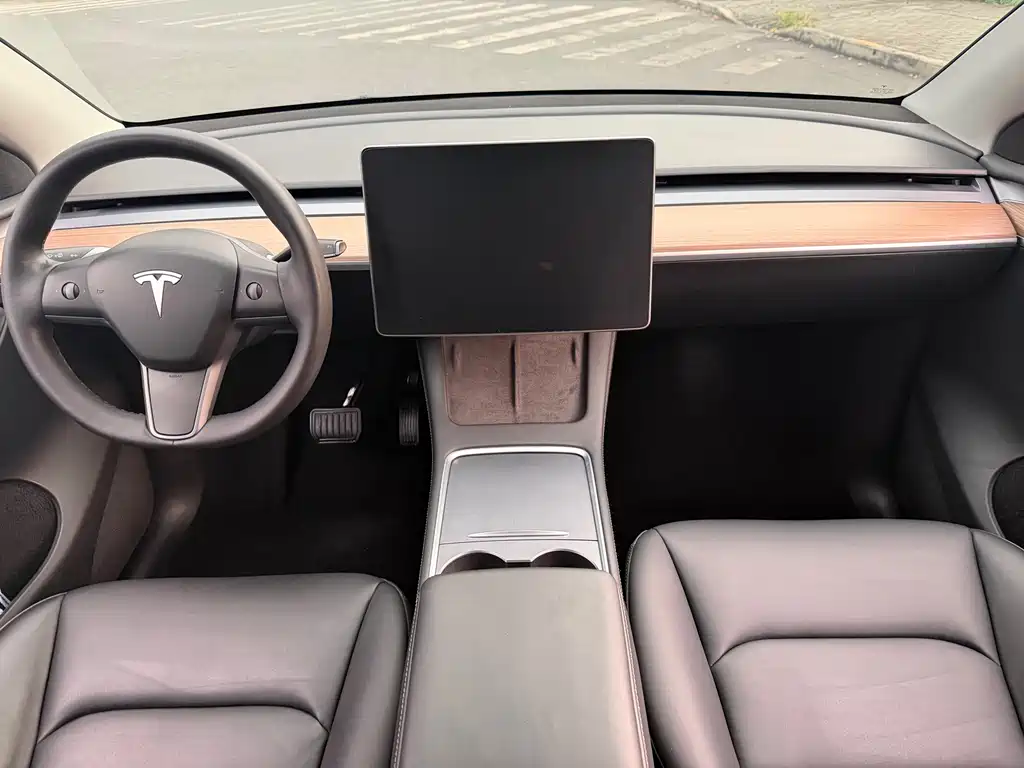 Tesla Model Y 2021 — фото 13