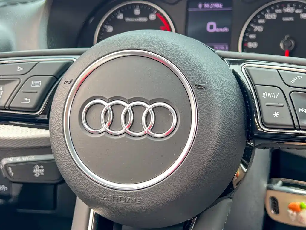 Audi Q2L 2021 — фото 9