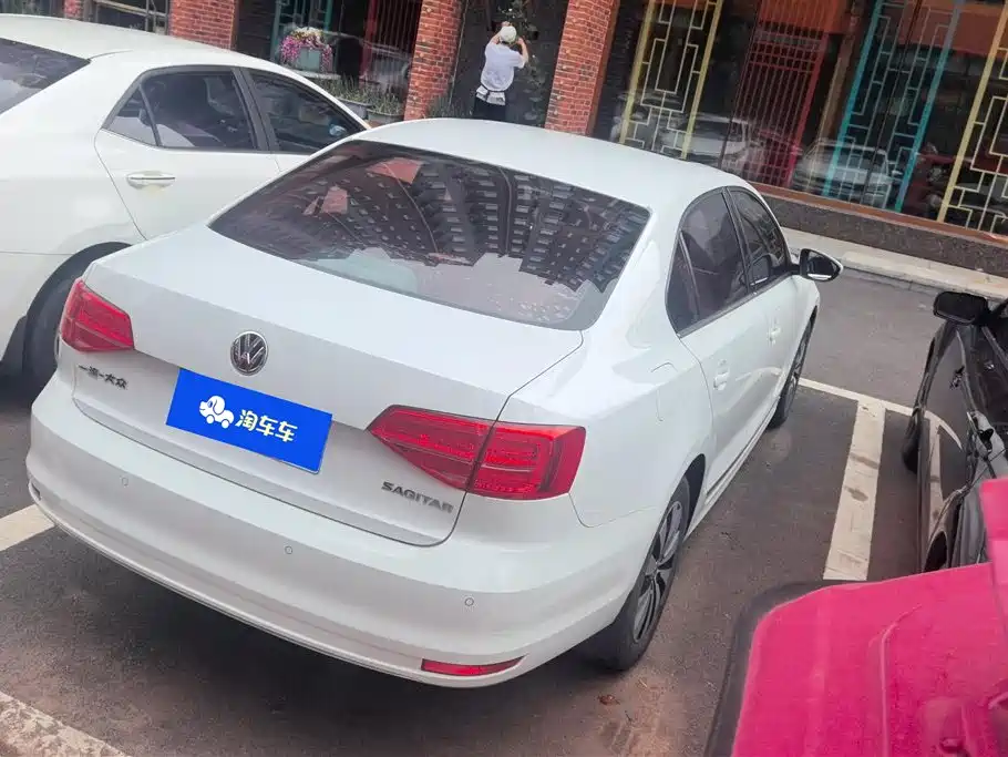 Volkswagen Sagitar 2018