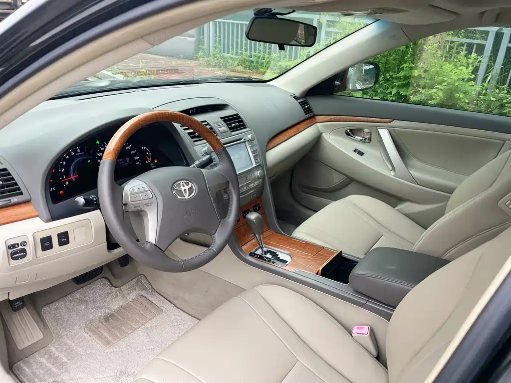 Toyota Camry 2010 — фото 13