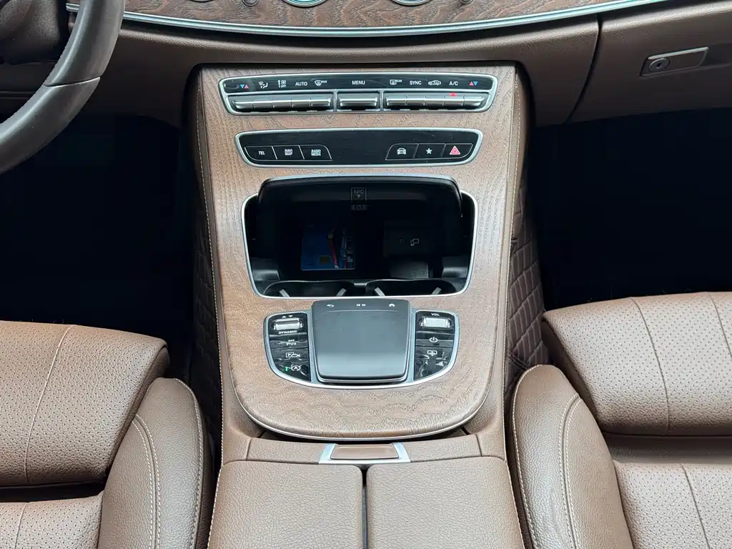 Mercedes-Benz E-Class 2022 — фото 12