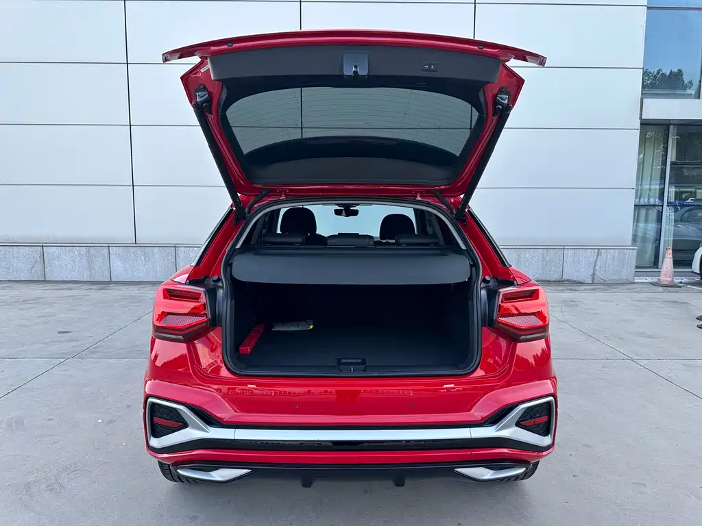 Audi Q2L 2022 — фото 14