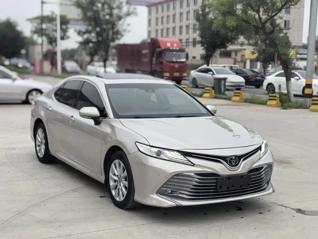 Toyota Camry 2018 — фото 3
