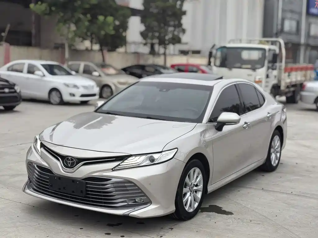Toyota Camry 2018 — фото 1