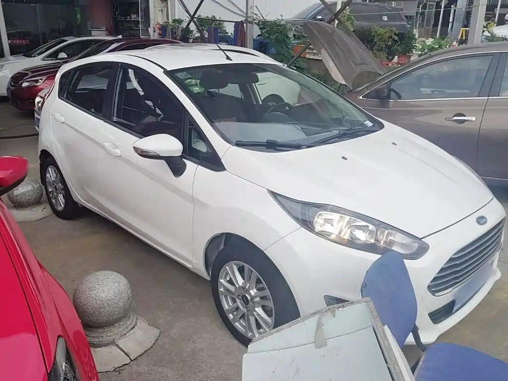 Ford Fiesta 2015 — фото 4