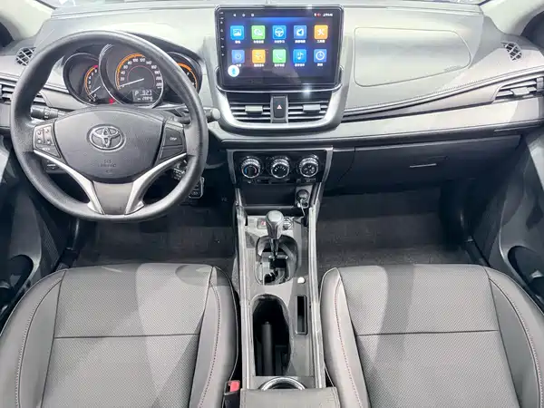 Toyota Yaris L 2022
