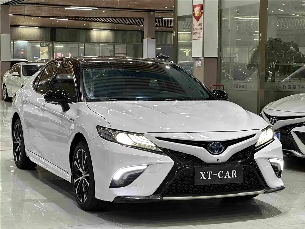 Toyota Camry 2019 — фото 3