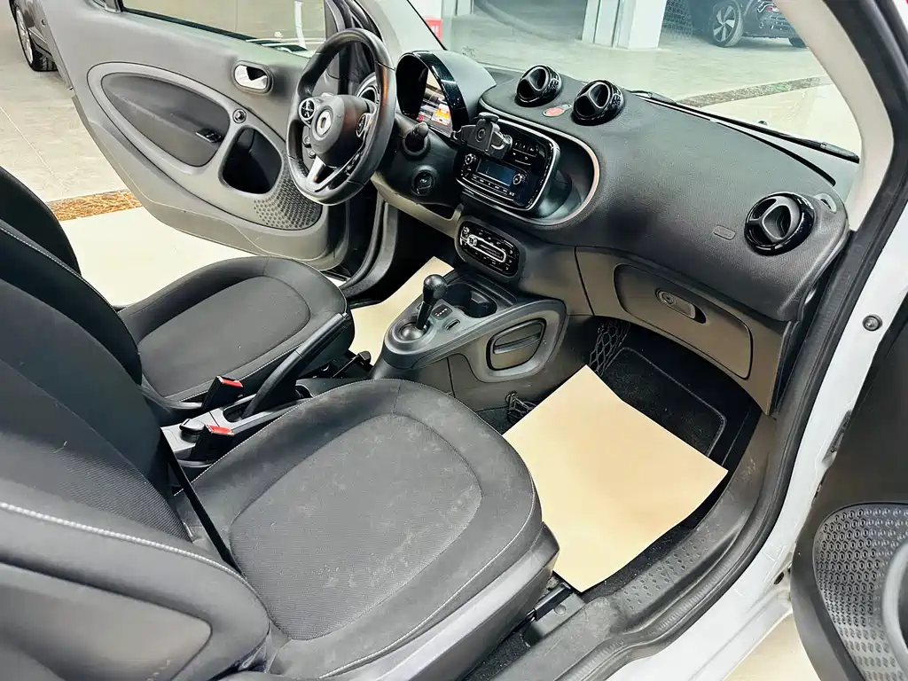 smart Fortwo 2018 — фото 15