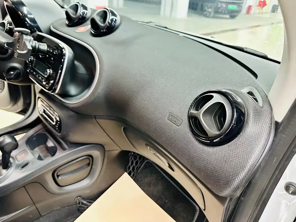 smart Fortwo 2018 — фото 24