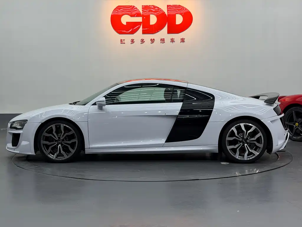 Audi R8 2013 — фото 8