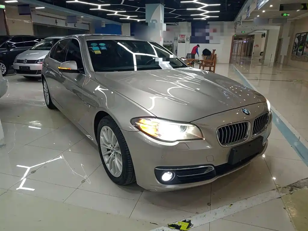 BMW 5 Series 2015 — фото 22