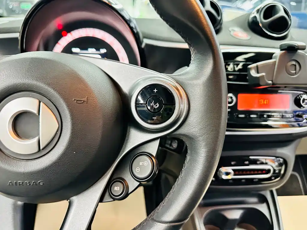 smart Fortwo 2018 — фото 33