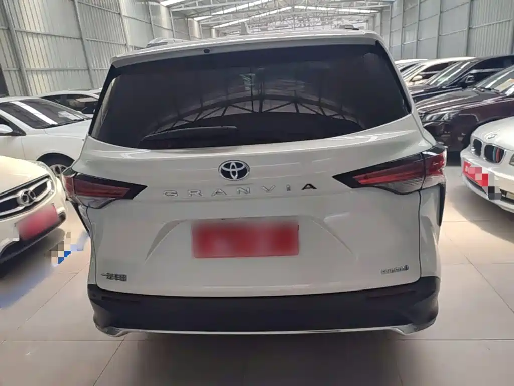 Toyota Granvia 2024