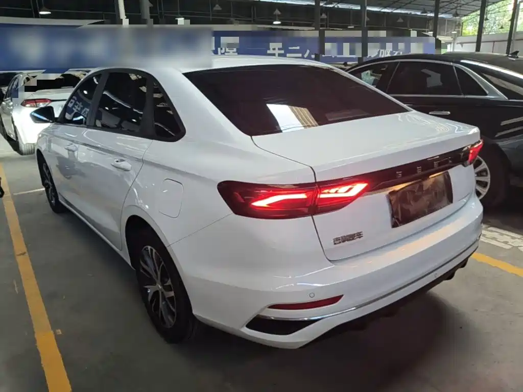 Geely Emgrand 2024