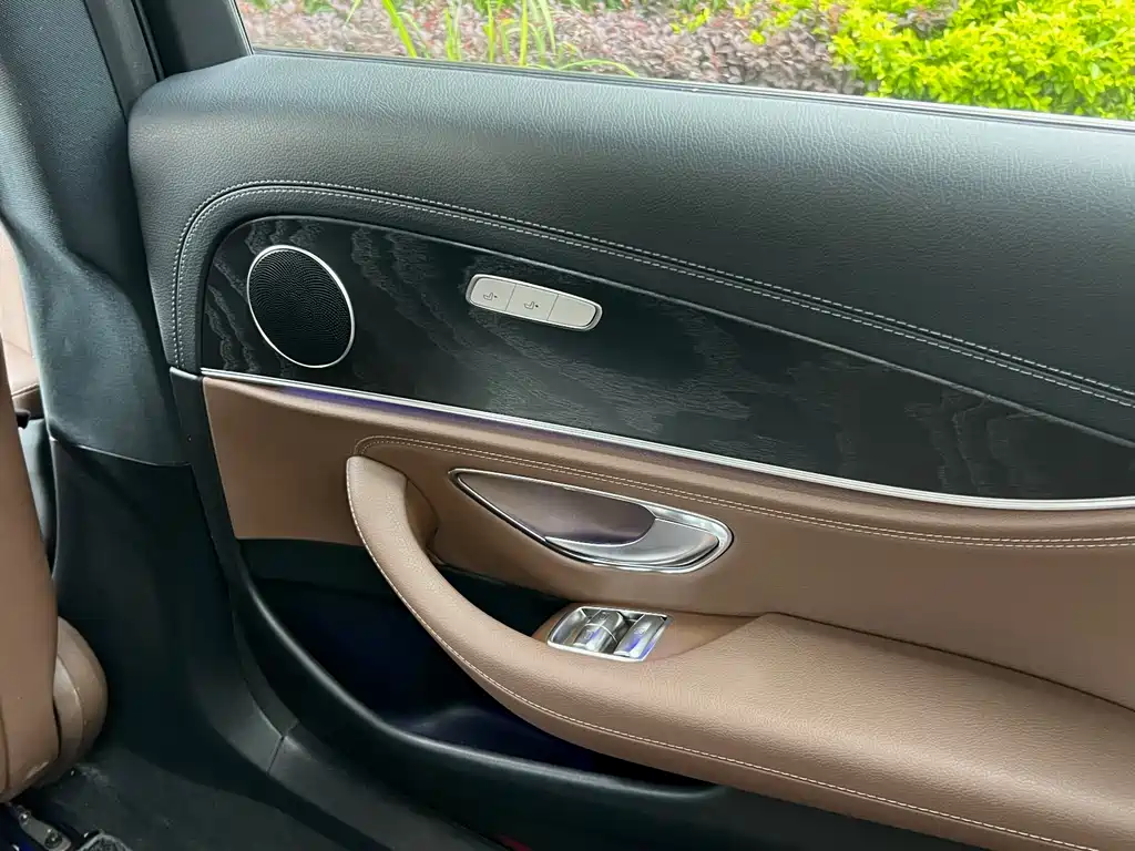 Mercedes-Benz E-Class 2018 — фото 17