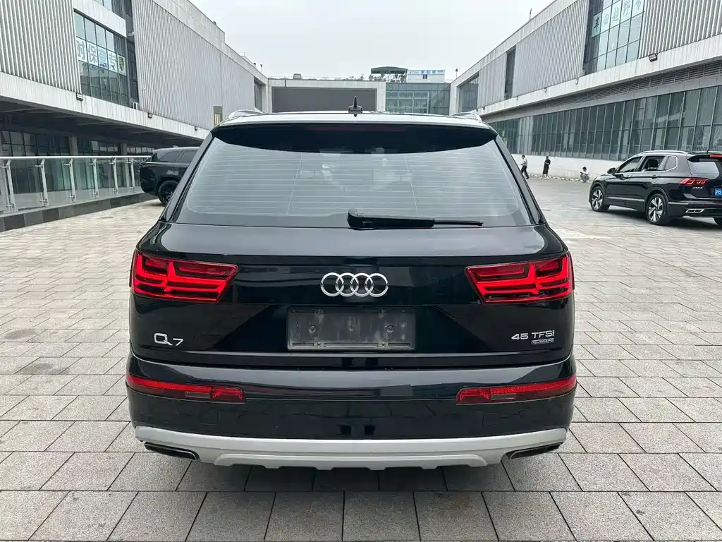 Audi Q7 2019 — фото 9