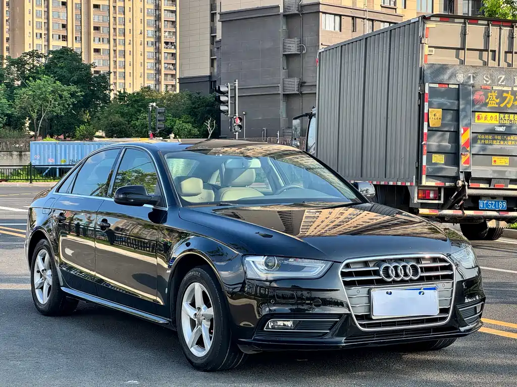 Audi A4L 2015 — фото 1