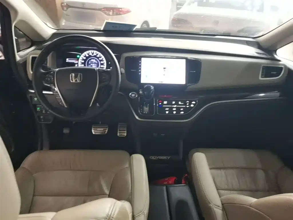 Honda Odyssey 2016 — фото 10