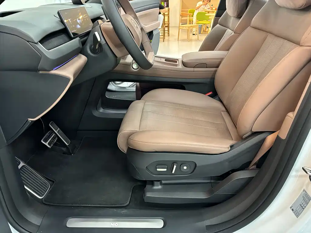 NIO ES8 2025