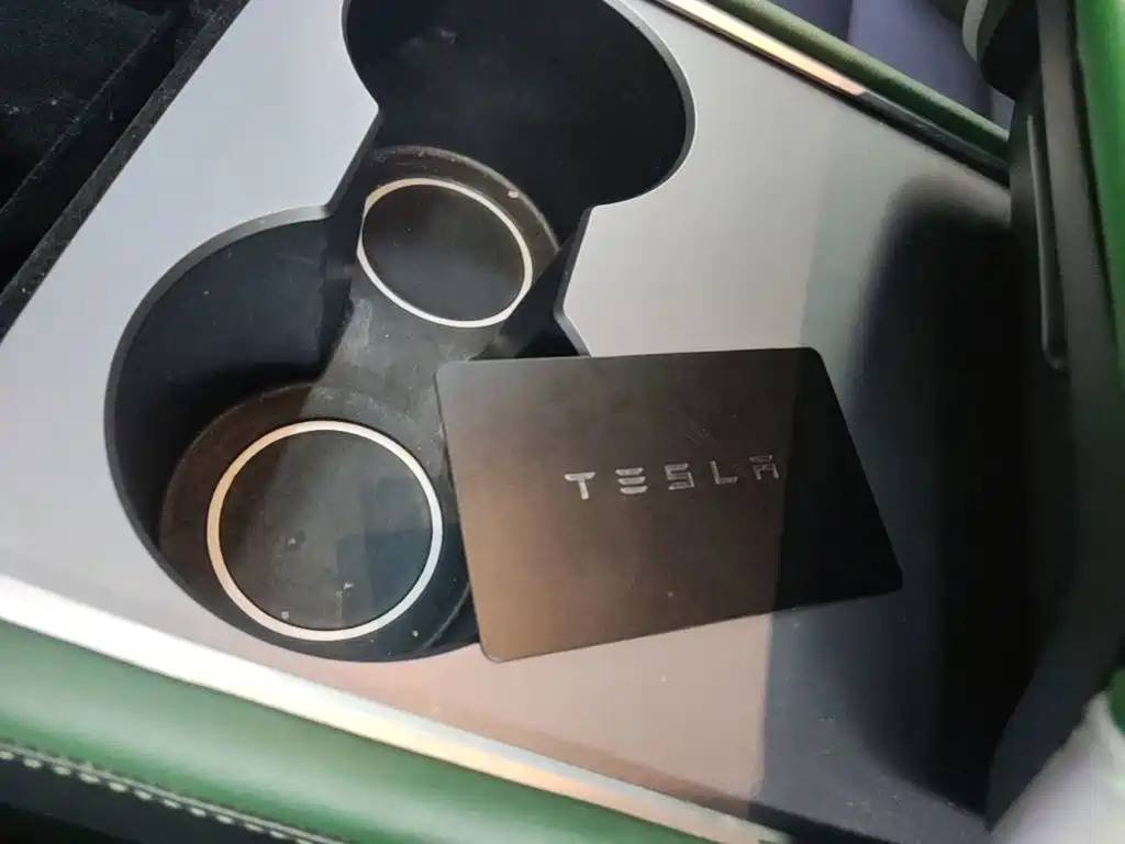 Tesla Model Y 2022 — фото 9