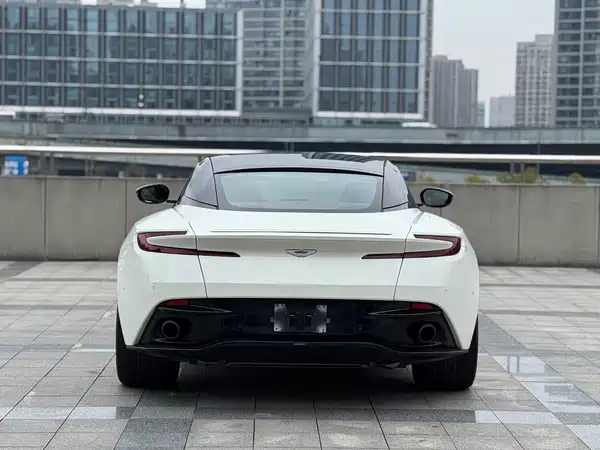 Aston Martin DB11 2016