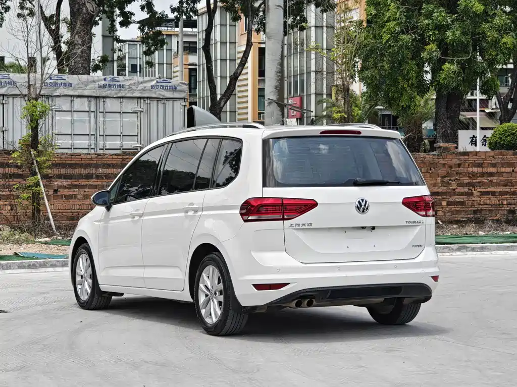 Volkswagen Touran 2018 — фото 7