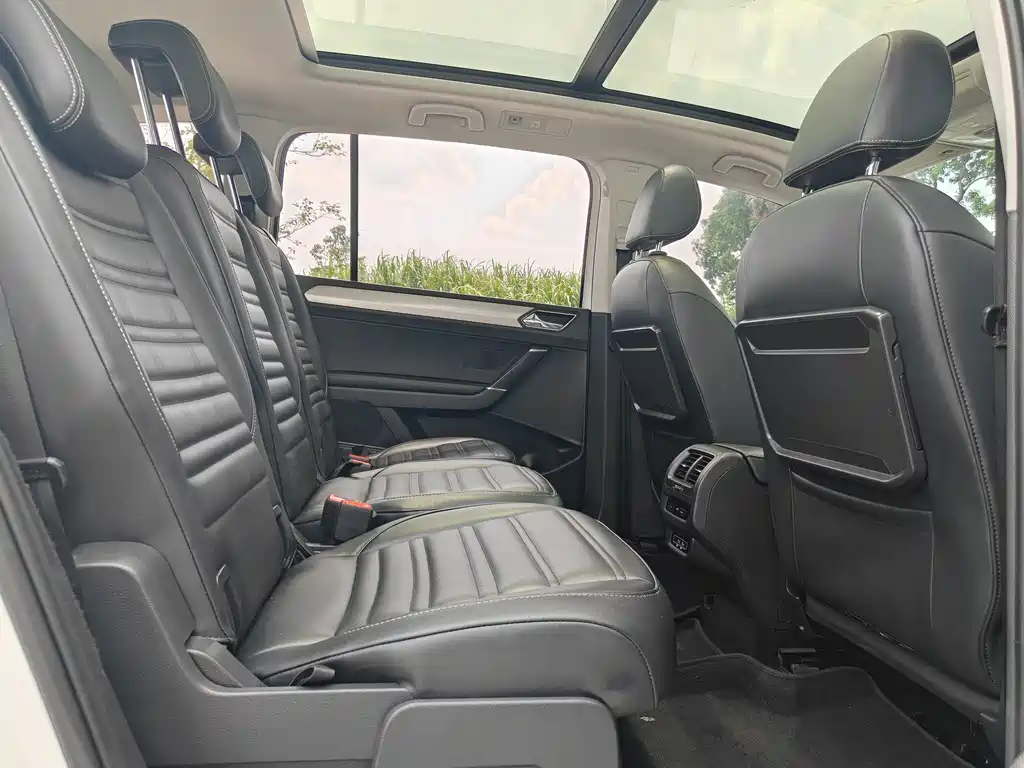 Volkswagen Touran 2018 — фото 21