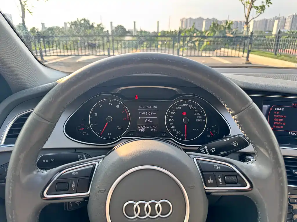 Audi A4L 2015 — фото 11