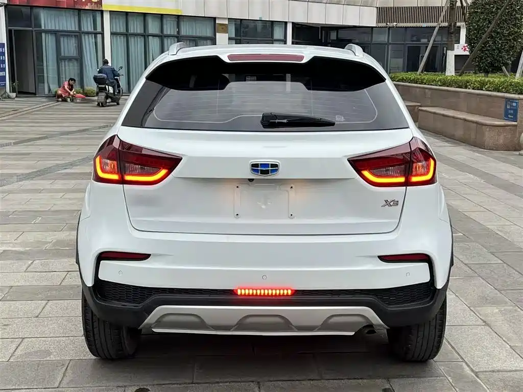 Geely Vision X3 2019 — фото 6