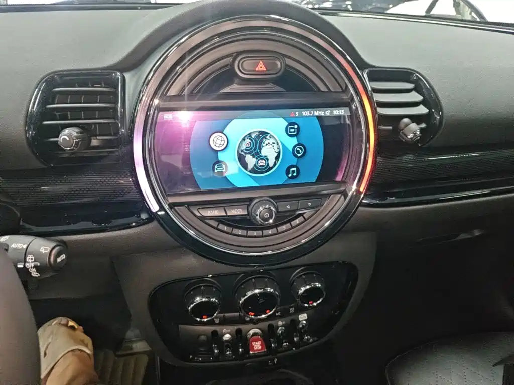 MINI Clubman 2019 — фото 13
