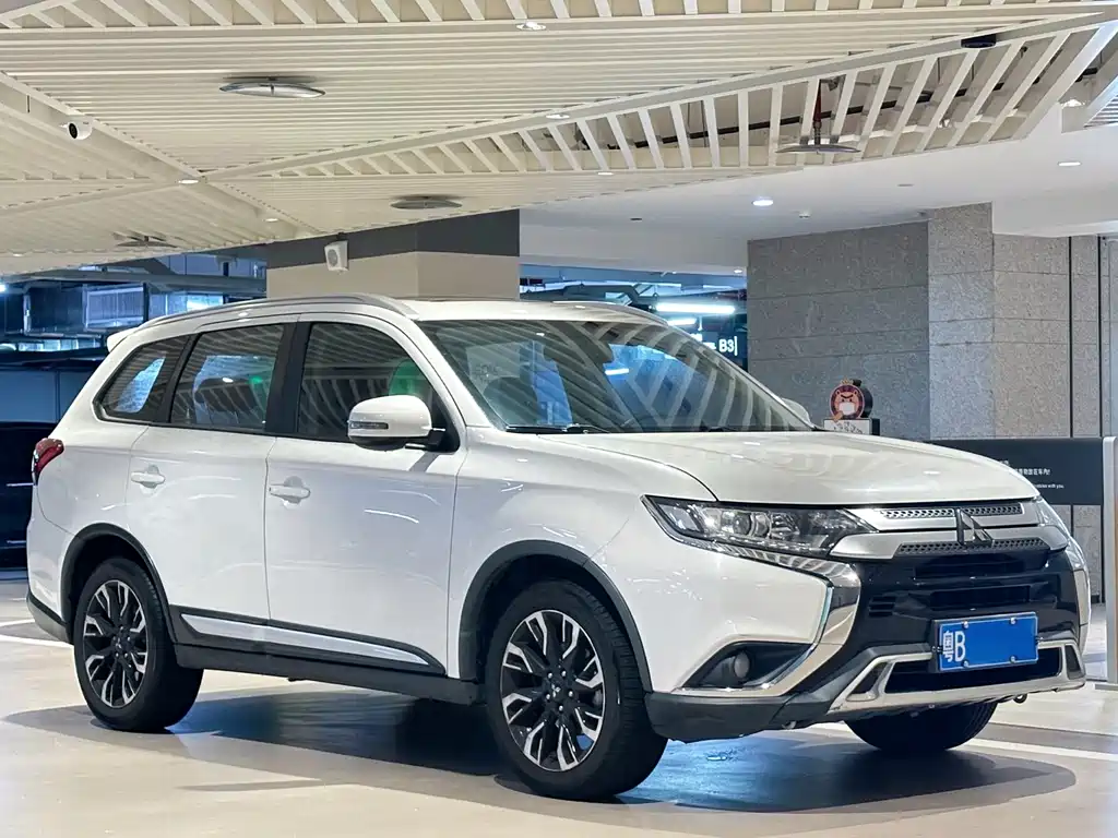 Mitsubishi Outlander 2019 — фото 3