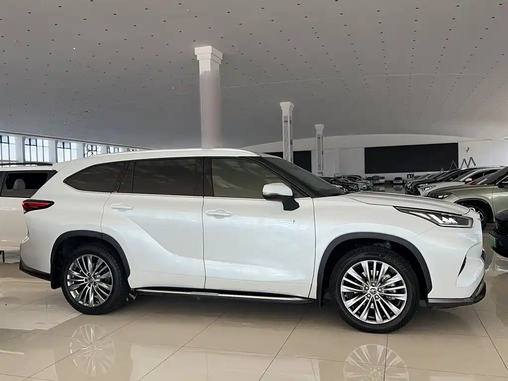 Toyota Highlander 2024 — фото 11