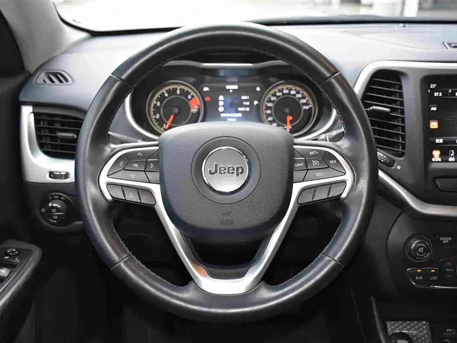 Jeep Cherokee 2018 — фото 11