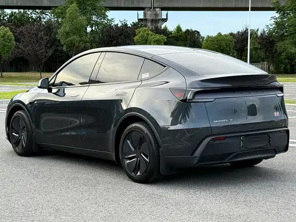 Tesla Model Y 2025