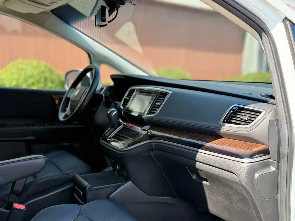 Honda Odyssey 2018 — фото 10