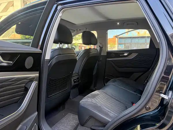 Hongqi HS5 2022